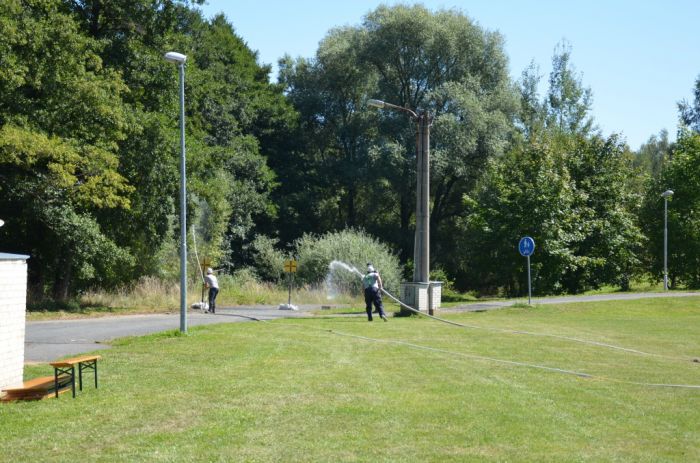 Ukázka hasičského útoku 
Veteráni SDH Bělá
Klíčová slova: Bělá;hasiči;soutěž