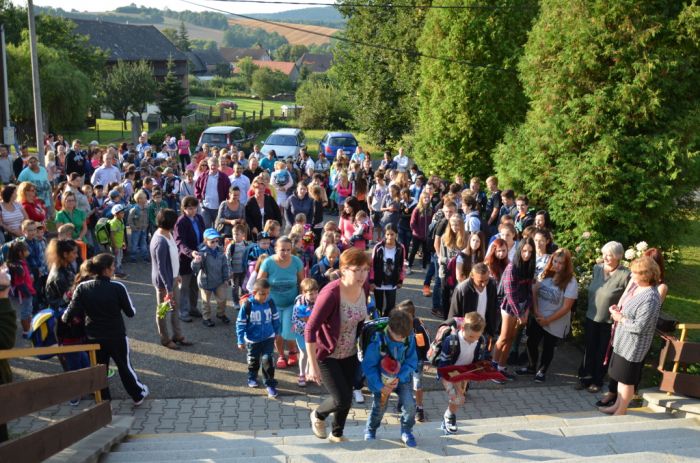 První cesta do školy
Klíčová slova: Bělá;škola