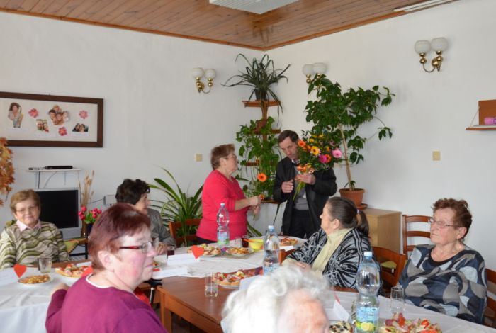 Posezení s muzikou
Klíčová slova: Bělá;MDŽ;DPS