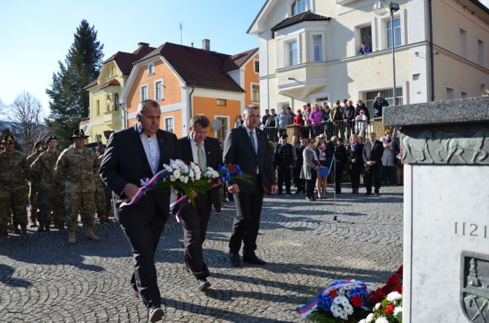 Na náměstí u Památníku padlým
Klíčová slova: Bělá;osvobození