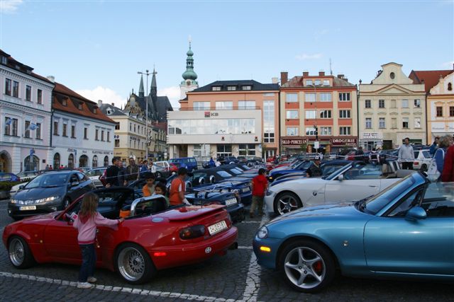 sraz sportovních vozů Mazda Mx-5
