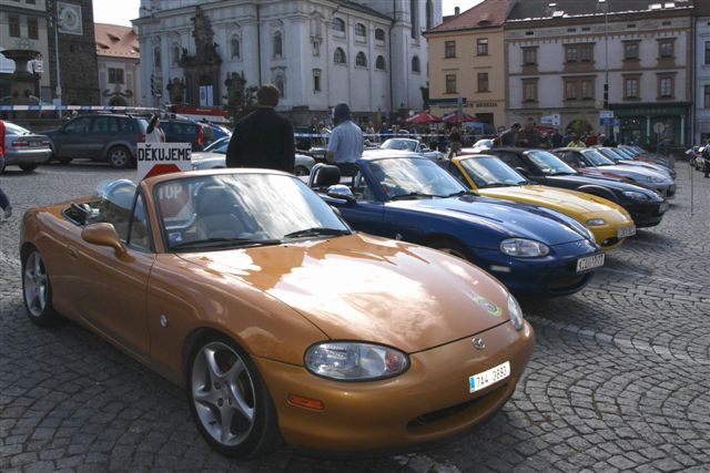 sraz sportovních vozů Mazda Mx-5
