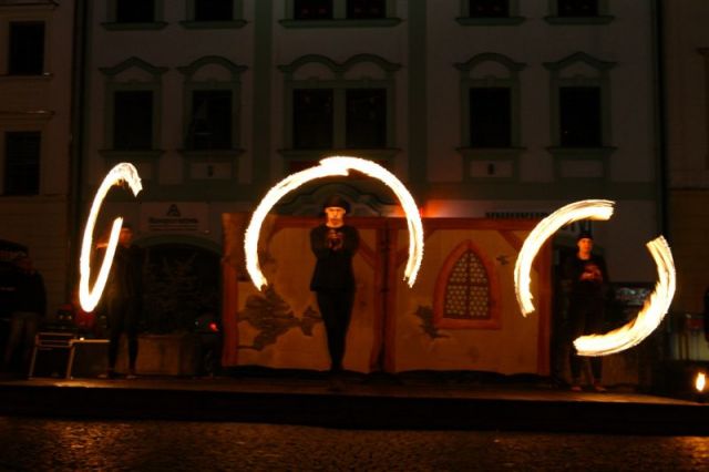 Ohnivé show
skupina historického šermu Samotáři (Horšovský Týn)
