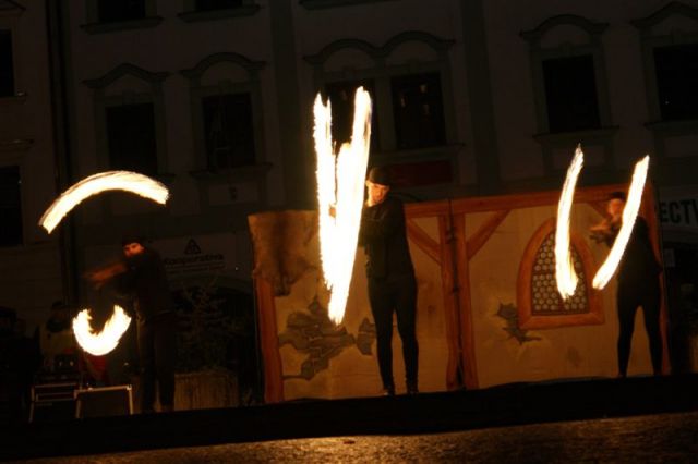 Ohnivé show
skupina historického šermu Samotáři (Horšovský Týn)
