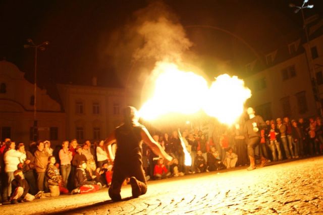 Ohnivé show
skupina historického šermu Samotáři (Horšovský Týn)
